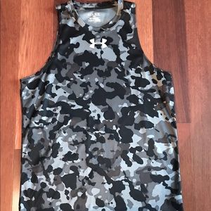 Men’s Under Armour XL heat gear camflouge Tank
